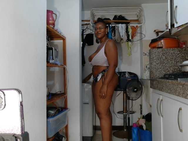 LiraRusso1 online show from August 2, 10:06 pm