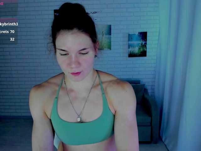 Lisa-Ray online show from July 26, 6:40 am