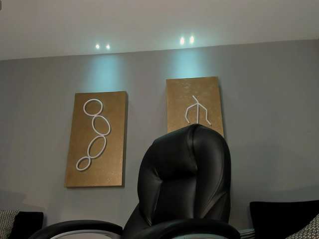LisaFlowers online show from August 2, 10:44 am