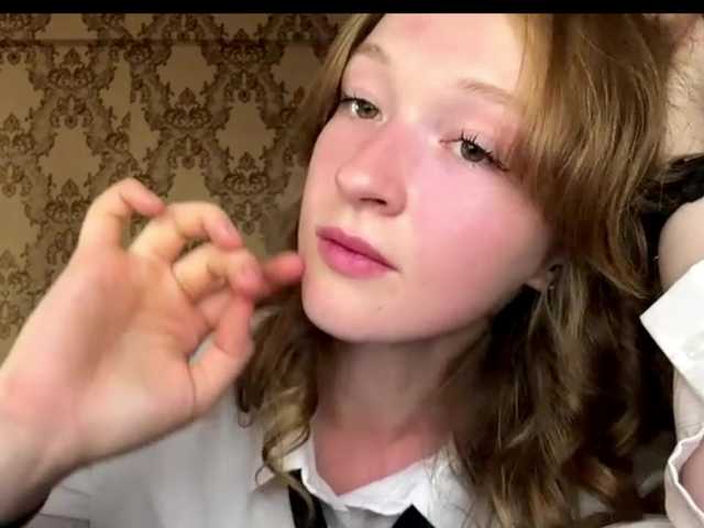 LisaSchroyer online show from August 9, 12:33 am