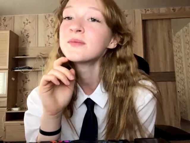 LisaSchroyer online show from August 10, 4:14 am