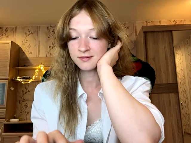 LisaSchroyer online show from August 10, 5:31 am