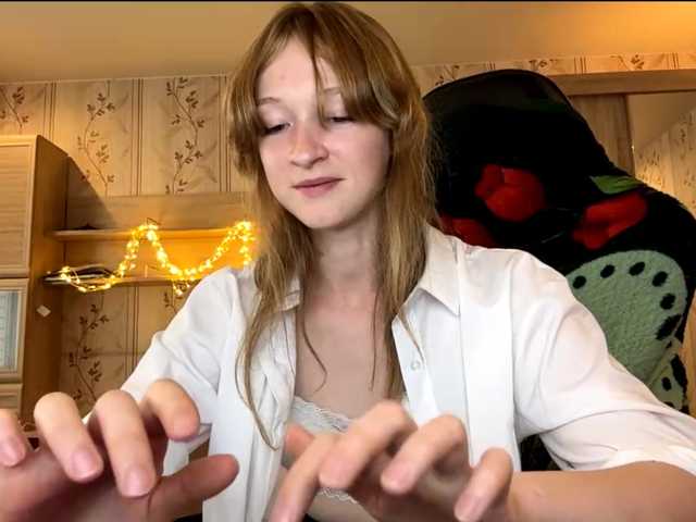 LisaSchroyer online show from August 10, 7:43 am