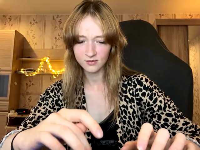 LisaSchroyer online show from August 11, 3:08 am