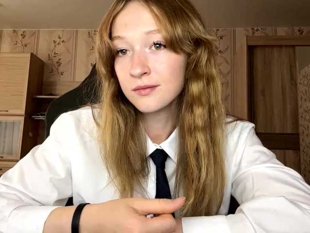 LisaSchroyer online show from August 11, 5:20 am