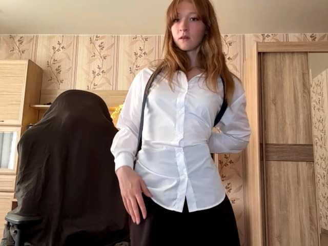 LisaSchroyer online show from August 13, 6:05 am
