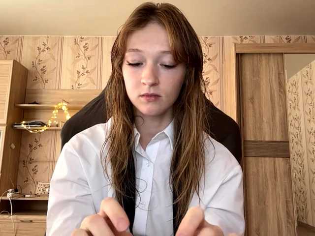 LisaSchroyer online show from August 14, 4:49 am