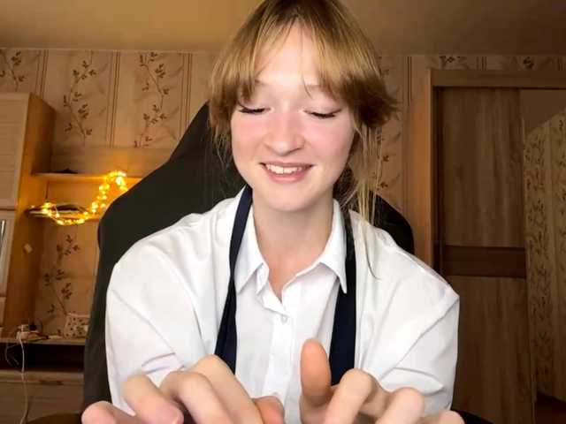 LisaSchroyer online show from August 14, 7:34 am