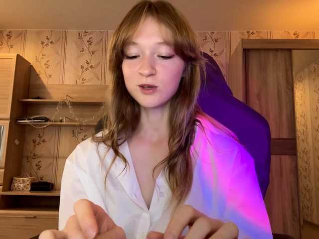 LisaSchroyer online show from August 15, 7:56 am