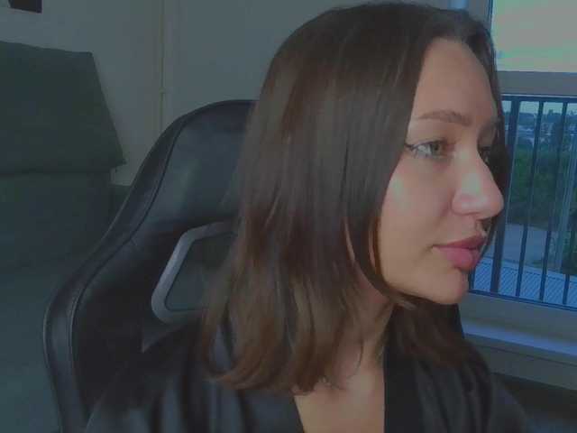 LisaShultz online show from August 1, 3:40 pm