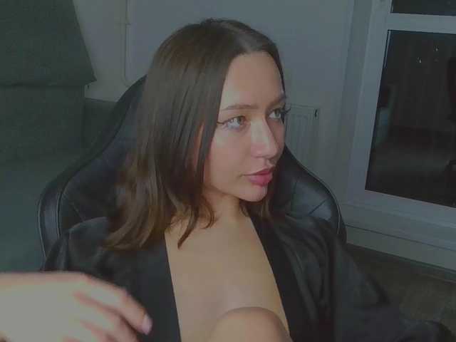 LisaShultz online show from August 1, 4:46 pm