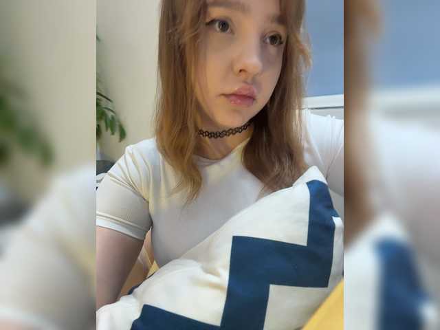 LittleDelora online show from August 12, 10:45 pm