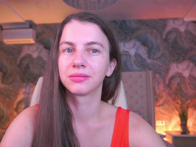 LittleJulii online show from August 4, 7:00 pm