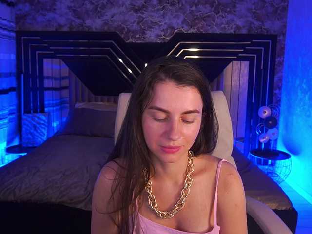 LittleJulii online show from August 8, 10:04 am