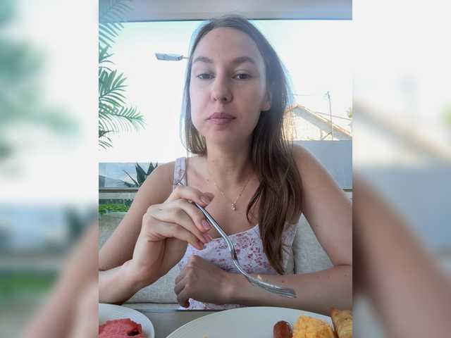 LivLauren online show from August 15, 7:01 am