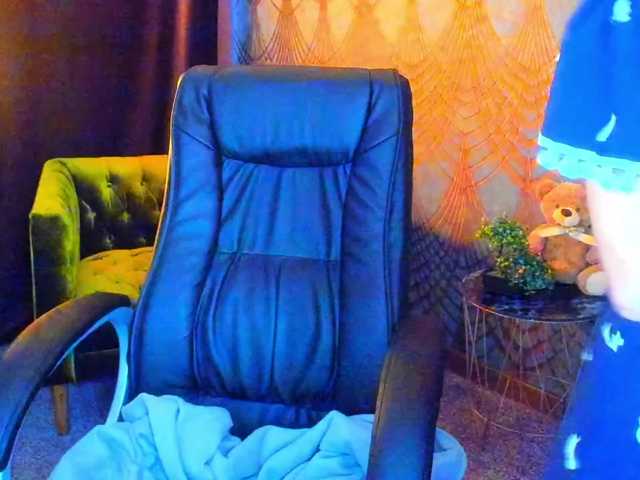 Livia-Shy online show from August 10, 10:05 am