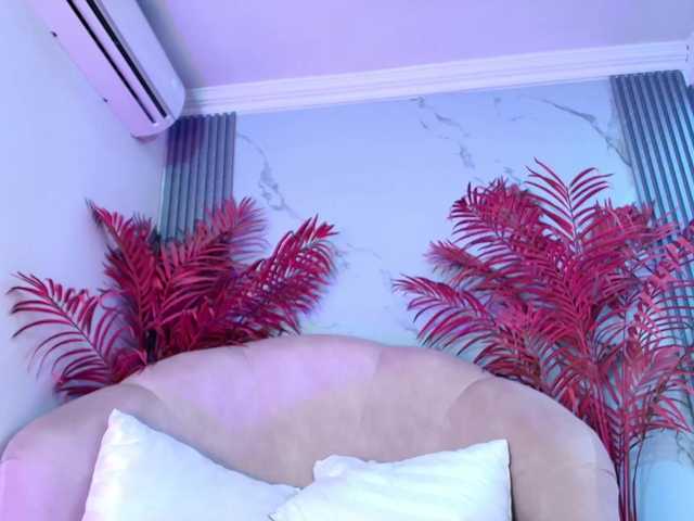 LizzyRaven online show from August 12, 5:59 pm