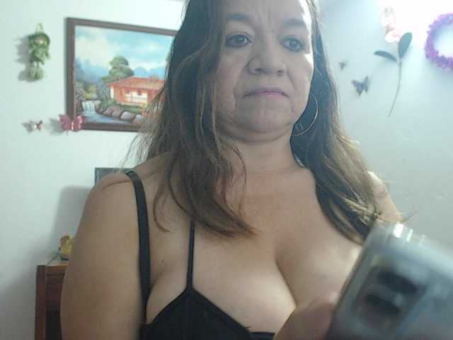 LluviaXDorada online show from June 26, 4:54 pm