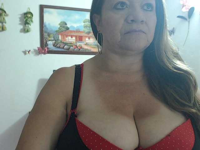 LluviaXDorada online show from July 8, 9:19 pm