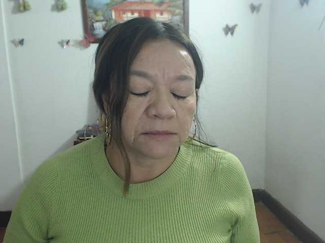 LluviaXDorada online show from August 4, 8:06 pm