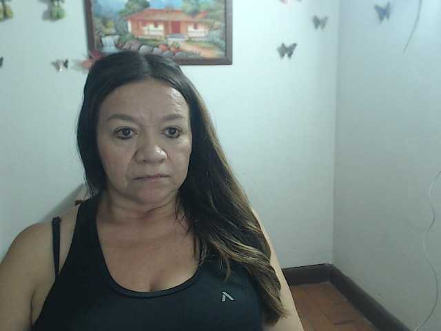 LluviaXDorada online show from August 5, 3:37 am