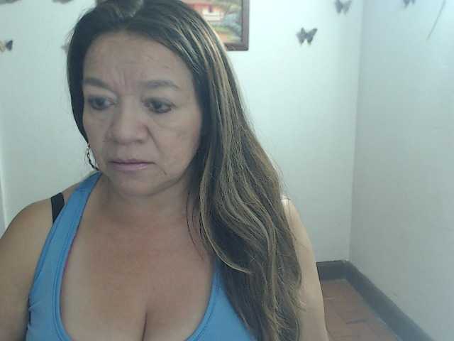 LluviaXDorada online show from August 6, 11:15 pm