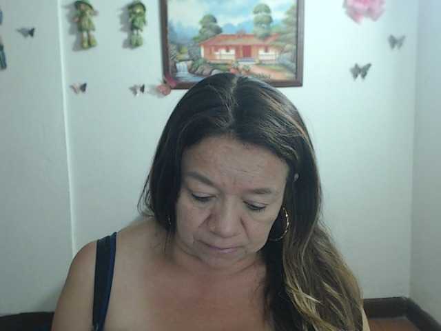 LluviaXDorada online show from August 10, 11:39 pm
