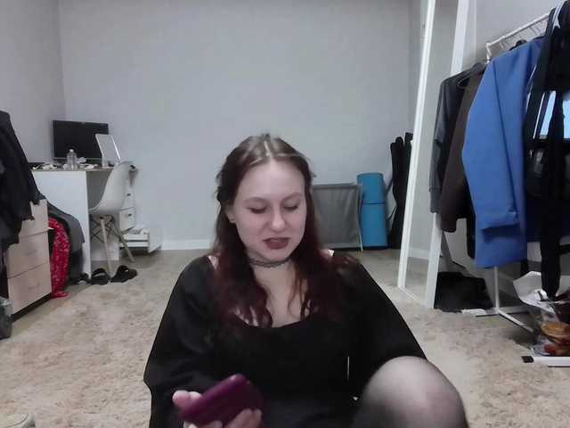 LoiseLovetto online show from July 6, 4:43 pm