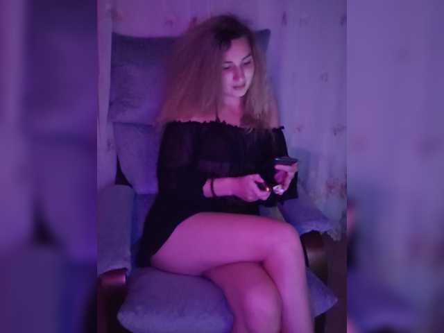 Lola107 online show from August 10, 7:37 pm