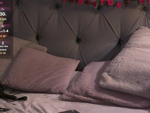 LolaButtie online show from August 15, 2:32 pm
