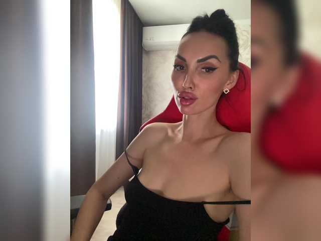 LolaFox online show from July 25, 11:25 am