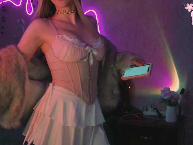 LollyGirlMoon online show from August 3, 1:34 am