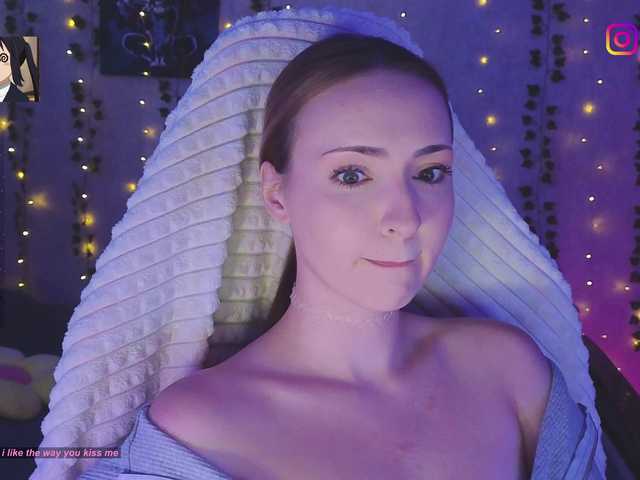 LollyGirlMoon online show from August 3, 3:46 am