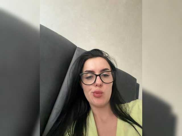 Louisa-Marjorie online show from August 5, 10:30 pm