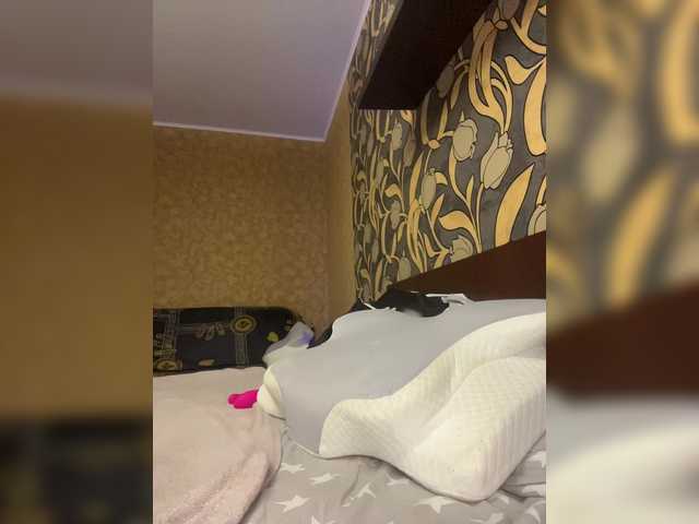LouiseJenkin online show from July 9, 12:37 am