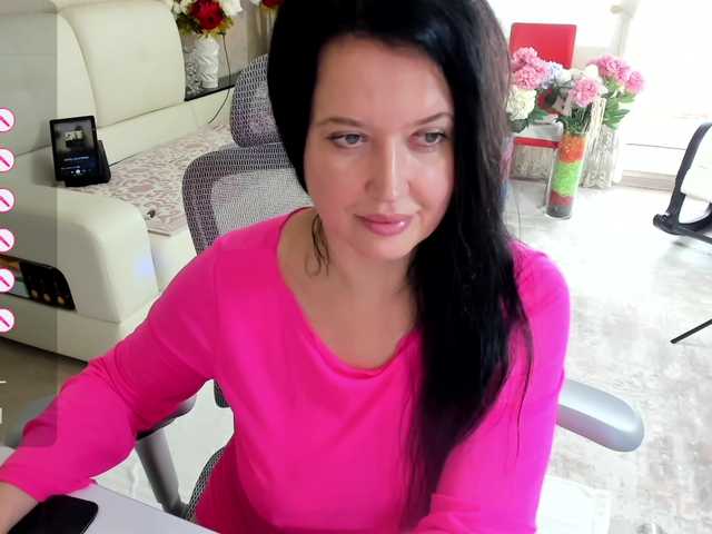 LoveCatsuit online show from August 7, 9:31 am