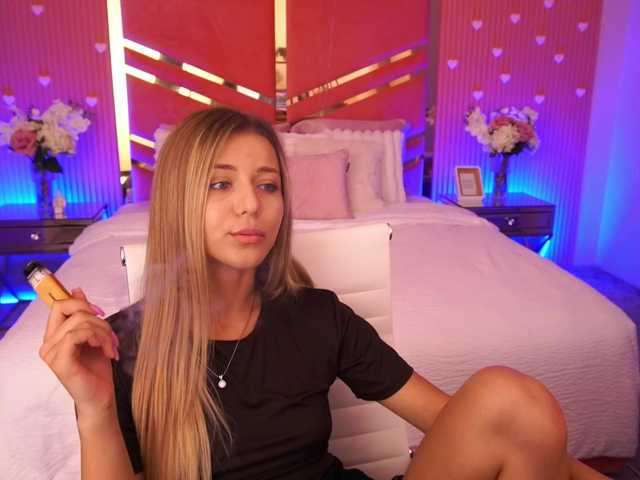 LoveeDove online show from August 10, 2:40 pm