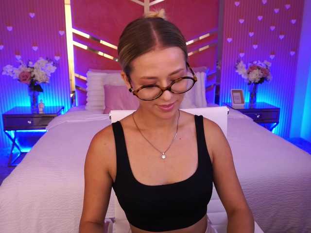 LoveeDove online show from August 11, 2:30 pm