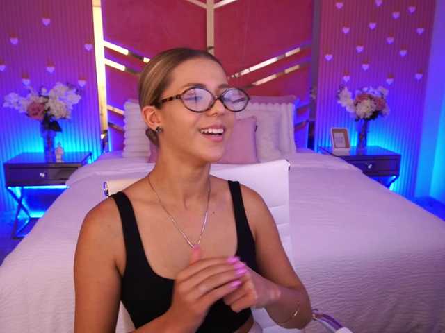 LoveeDove online show from August 11, 3:47 pm