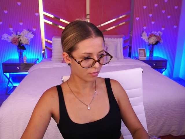 LoveeDove online show from August 11, 4:53 pm