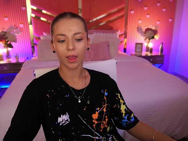 LoveeDove online show from August 15, 7:56 am