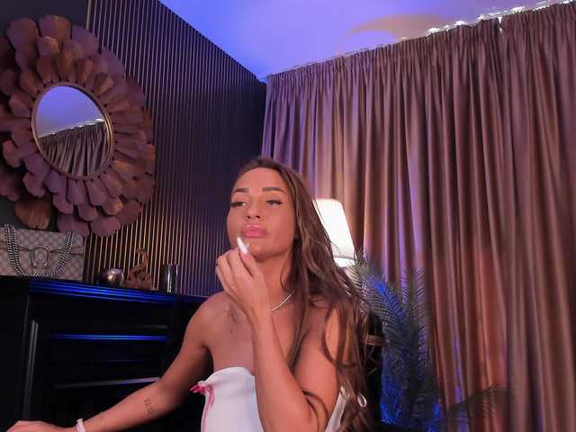 LovingBlondie online show from August 15, 8:40 am