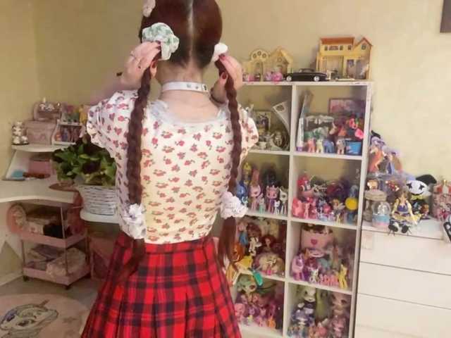 LubaKrone online show from June 12, 1:18 pm