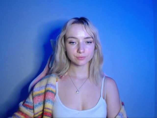 LuciaGlow online show from July 24, 9:40 pm