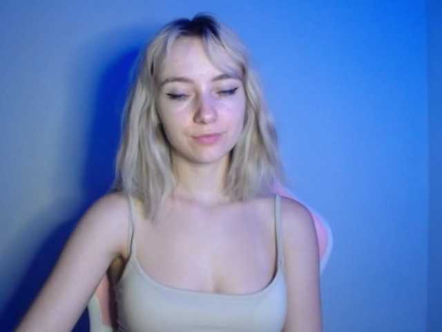 LuciaGlow online show from July 28, 9:10 pm