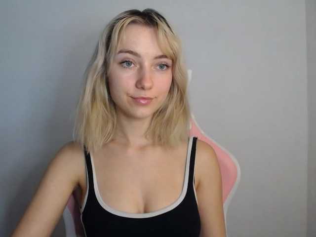 LuciaGlow online show from July 29, 1:29 pm