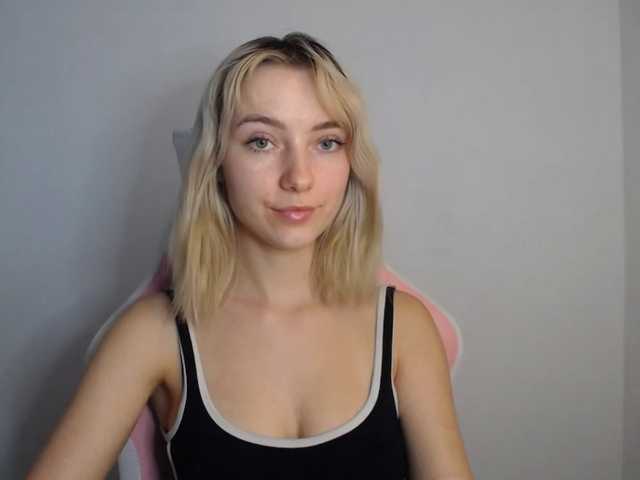 LuciaGlow online show from July 29, 2:57 pm