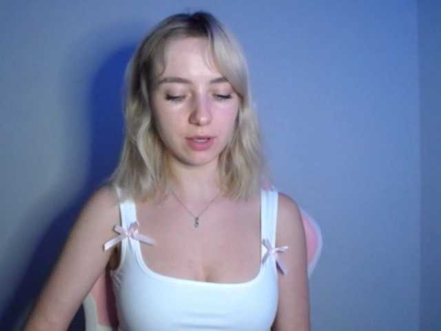 LuciaGlow online show from July 31, 9:09 pm