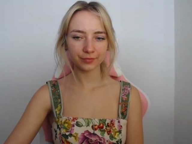 LuciaGlow online show from August 9, 8:26 am