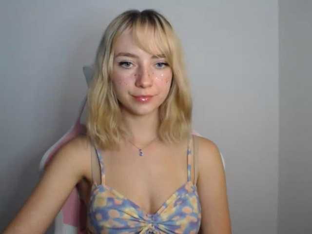 LuciaGlow online show from August 11, 1:35 pm